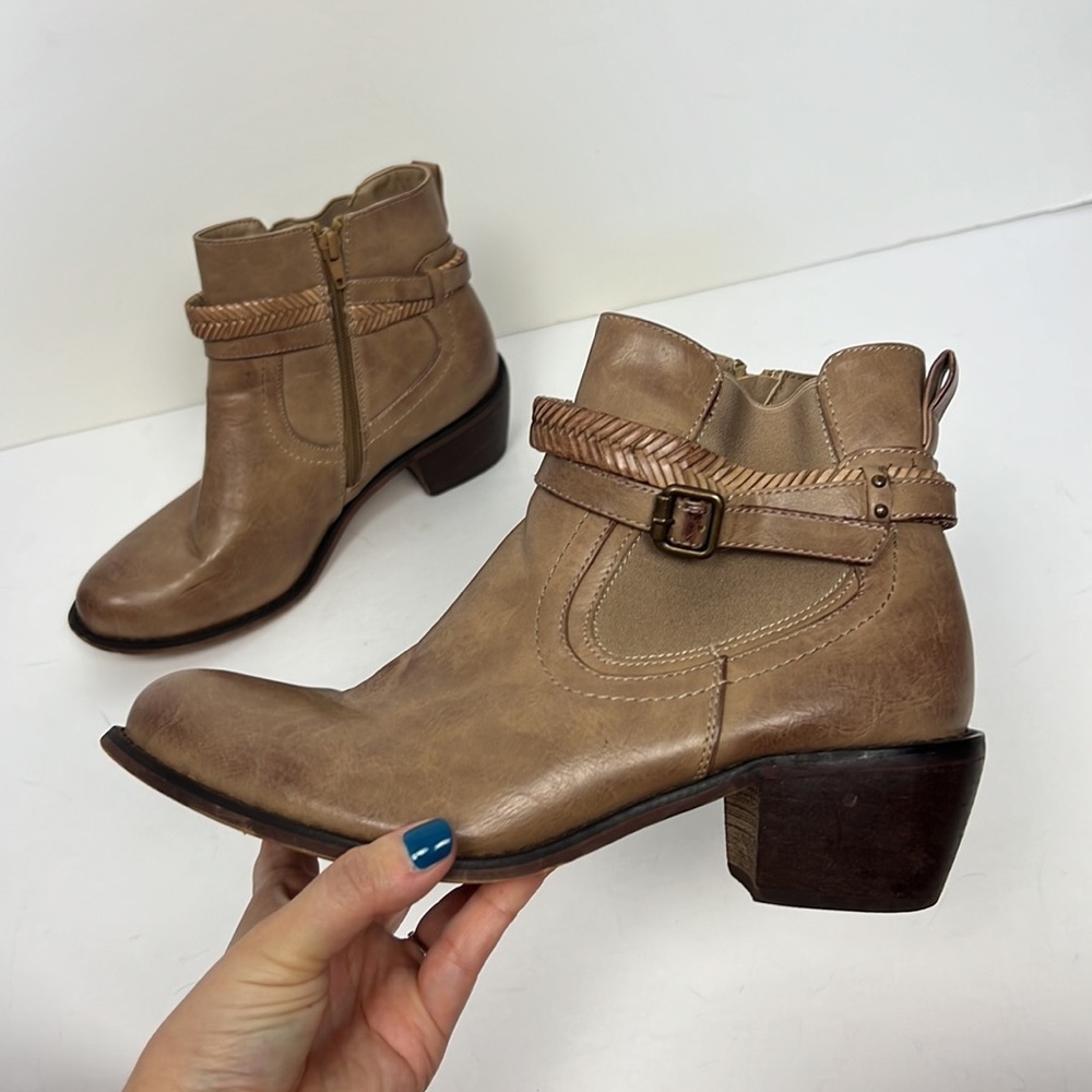 Boutique by‎ Corkys Squaw Booties Boots Ankle Western Tan Light Brown ankle